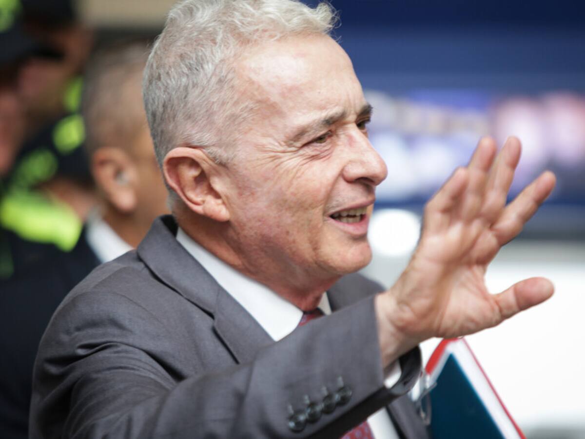 “Le luce más la risa que la mala cara”: expresidente Álvaro Uribe a Deyanira Gómez