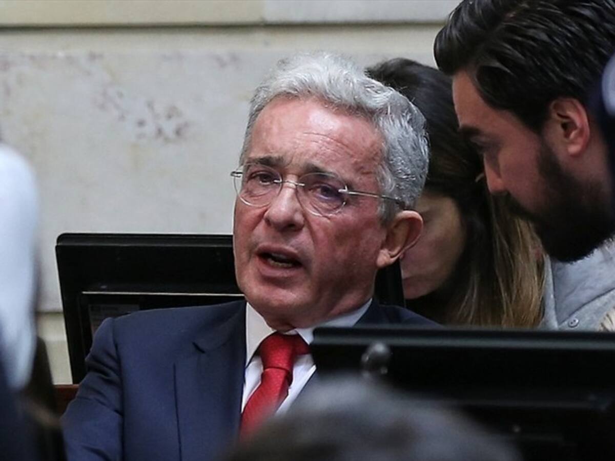 Defensa de Álvaro Uribe anuncia proceso judicial contra la serie 'Matarife'
