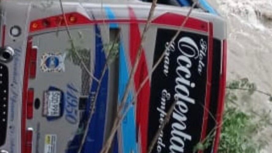 Accidente de tránsito en vía Caldas - Antioquia. Foto: Bomberos Caldas