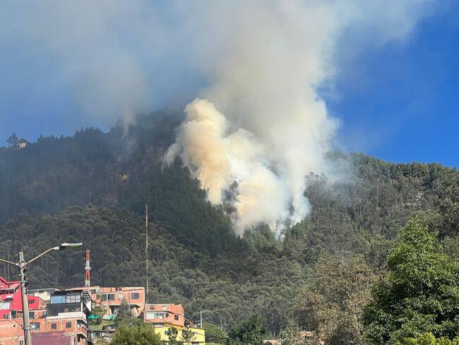 Incendios en los cerros orientales de Bogotá. Foto: W Radio