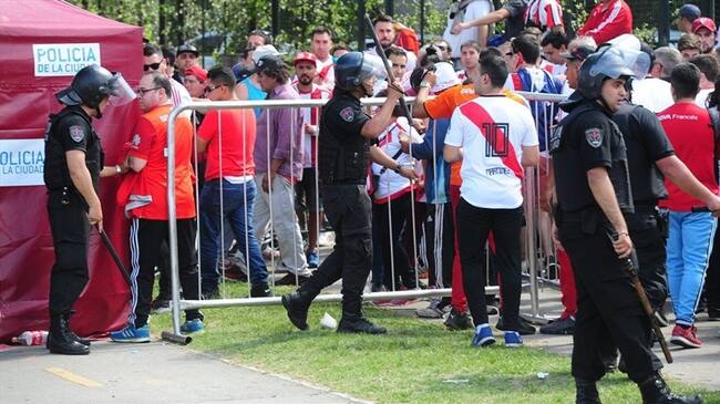 El secretario general de Boca, Christian Gribaudo, aseguró que "los jugadores están todos heridos, así no se puede jugar". Foto: Agencia EFE