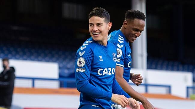James Rodríguez y Yerry Mina, jugadores colombianos del Everton. Foto: Emma Simpson - Everton FC/Everton FC via Getty Images
