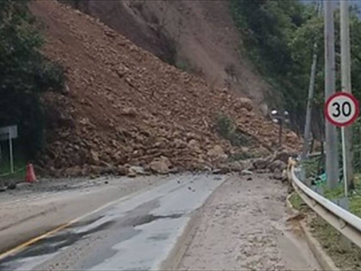 Por derrumbe, colapsó puente en vía Bogotá- Villavicencio