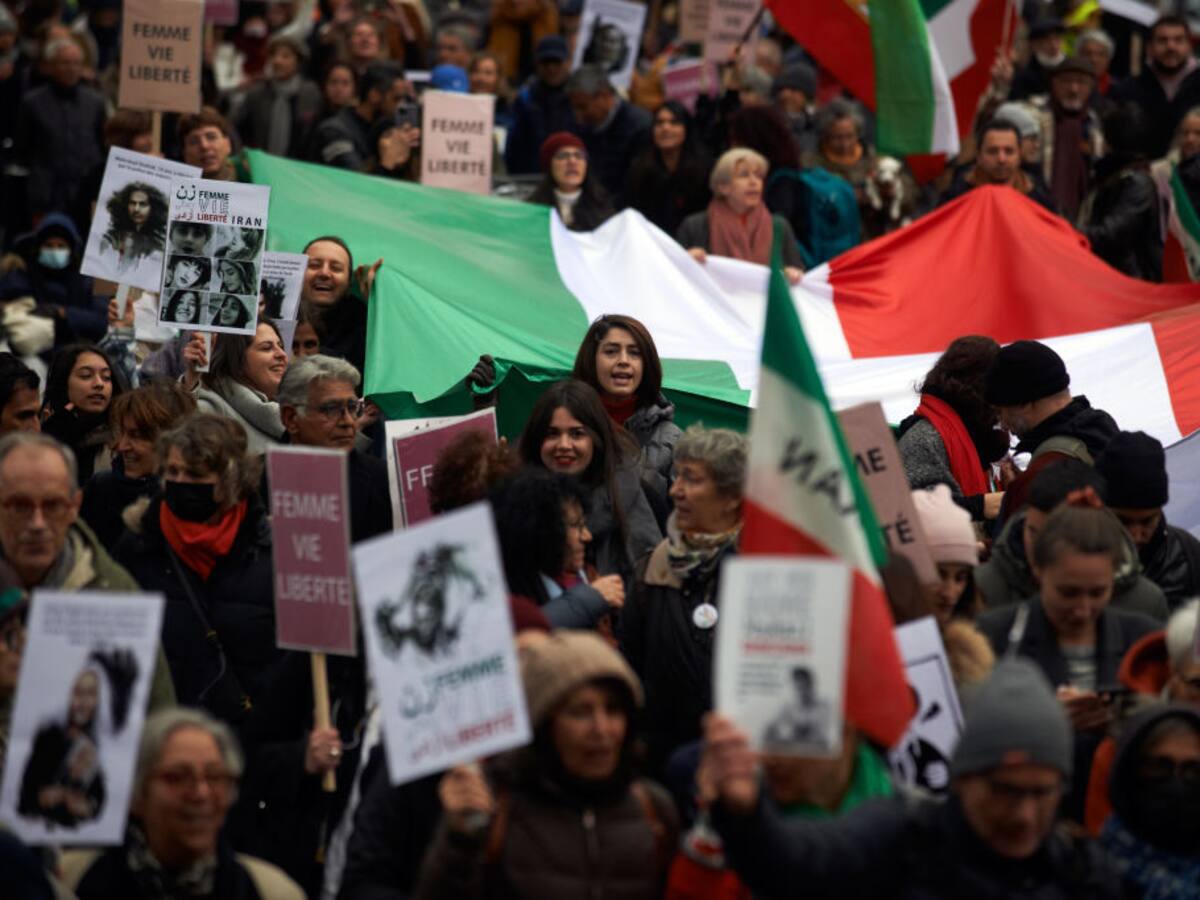 Irán envía a la cárcel a 400 personas participantes de las protestas