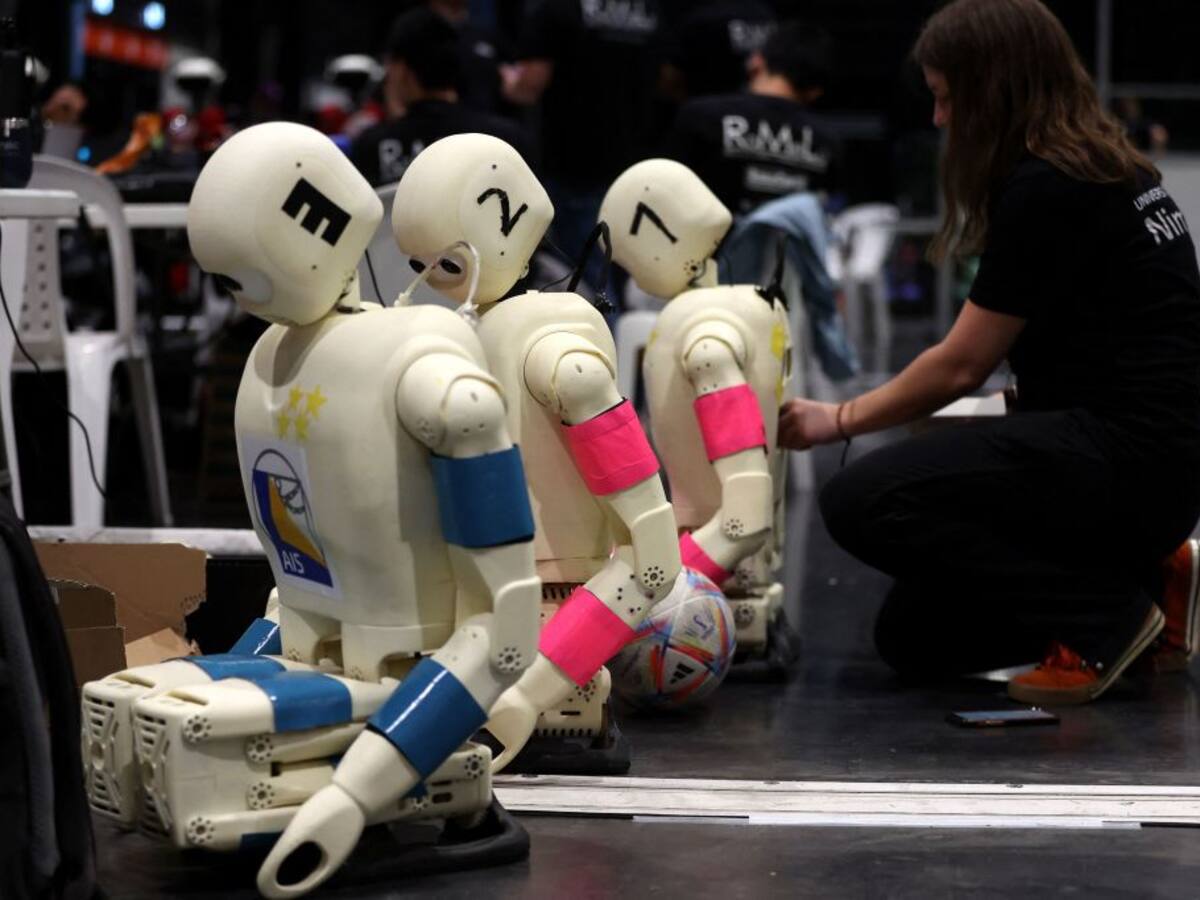Colombianos compiten en la Robocup 2023 en Francia: ¿de qué trata?