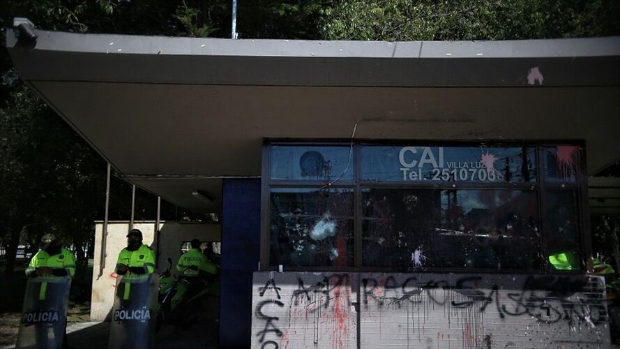 Más de 100 CAI resultaron afectados durante las protestas de la semana pasada en Bogotá. Foto: Colprensa.