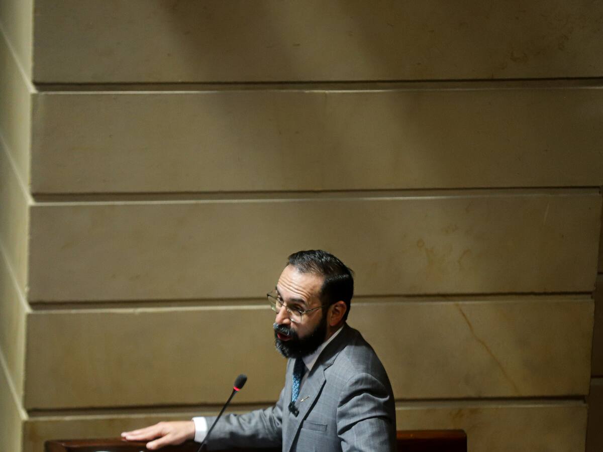 Andrés Camacho, el ministro de Minas, también le presentó a Petro su renuncia “protocolaria”