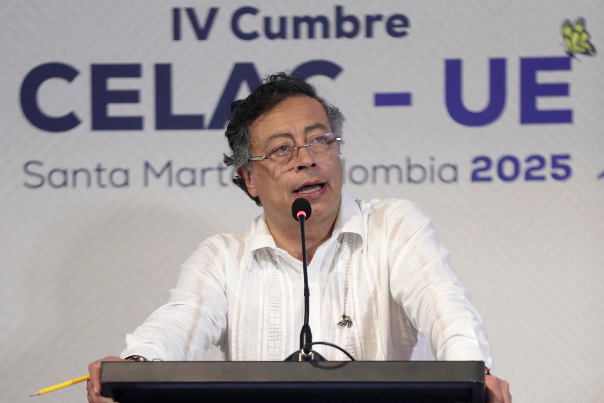 AME7552. SANTA MARTA (COLOMBIA), 09/11/2025.- El presidente de Colombia, Gustavo Petro, ofrece declaraciones al final de la IV Cumbre CELAC-UE este domingo, en Santa Marta (Colombia). EFE/ Carlos Ortega.