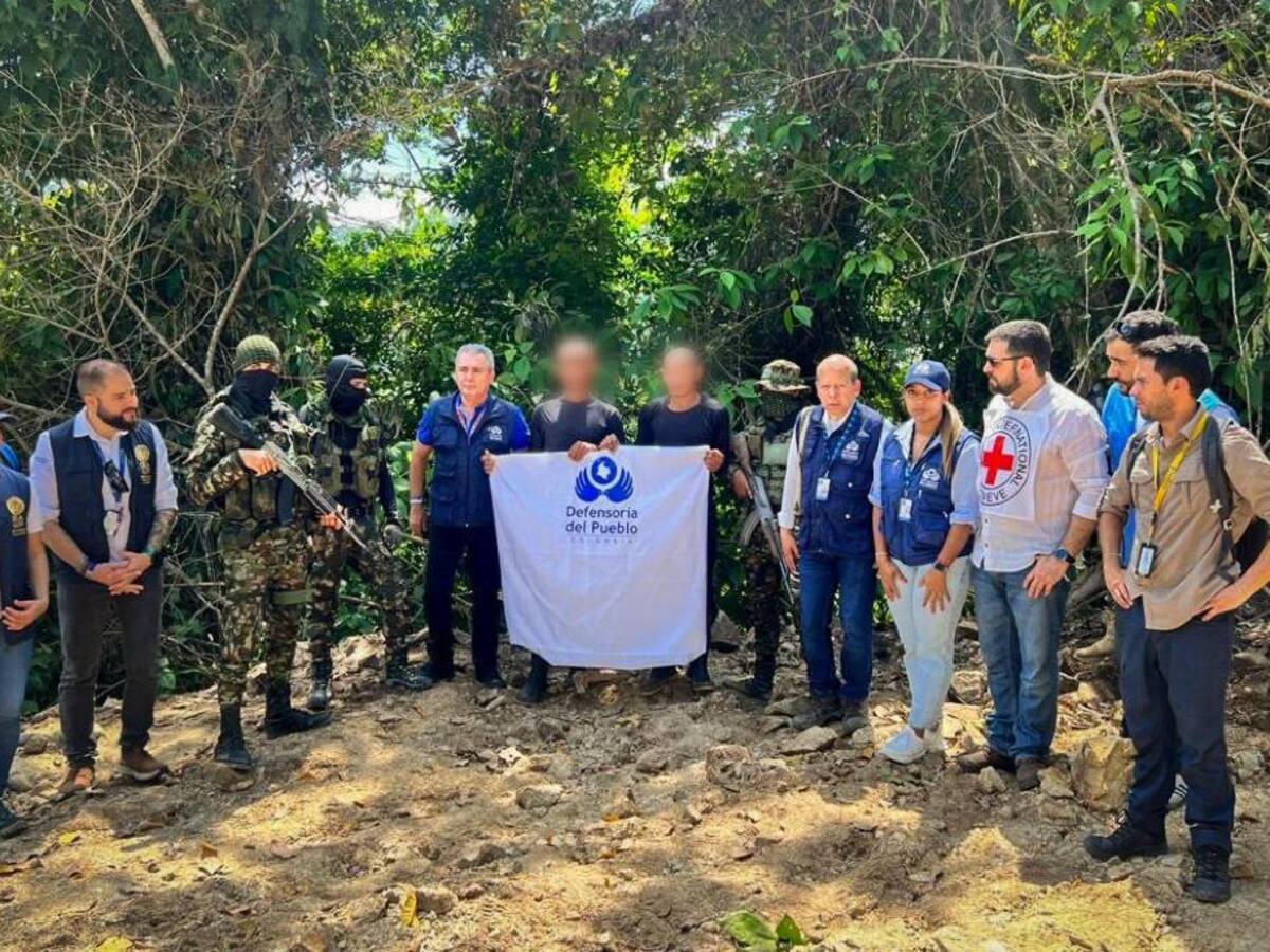 Autodefensas Conquistadoras de la Sierra Nevada entregaron a dos jóvenes secuestrados