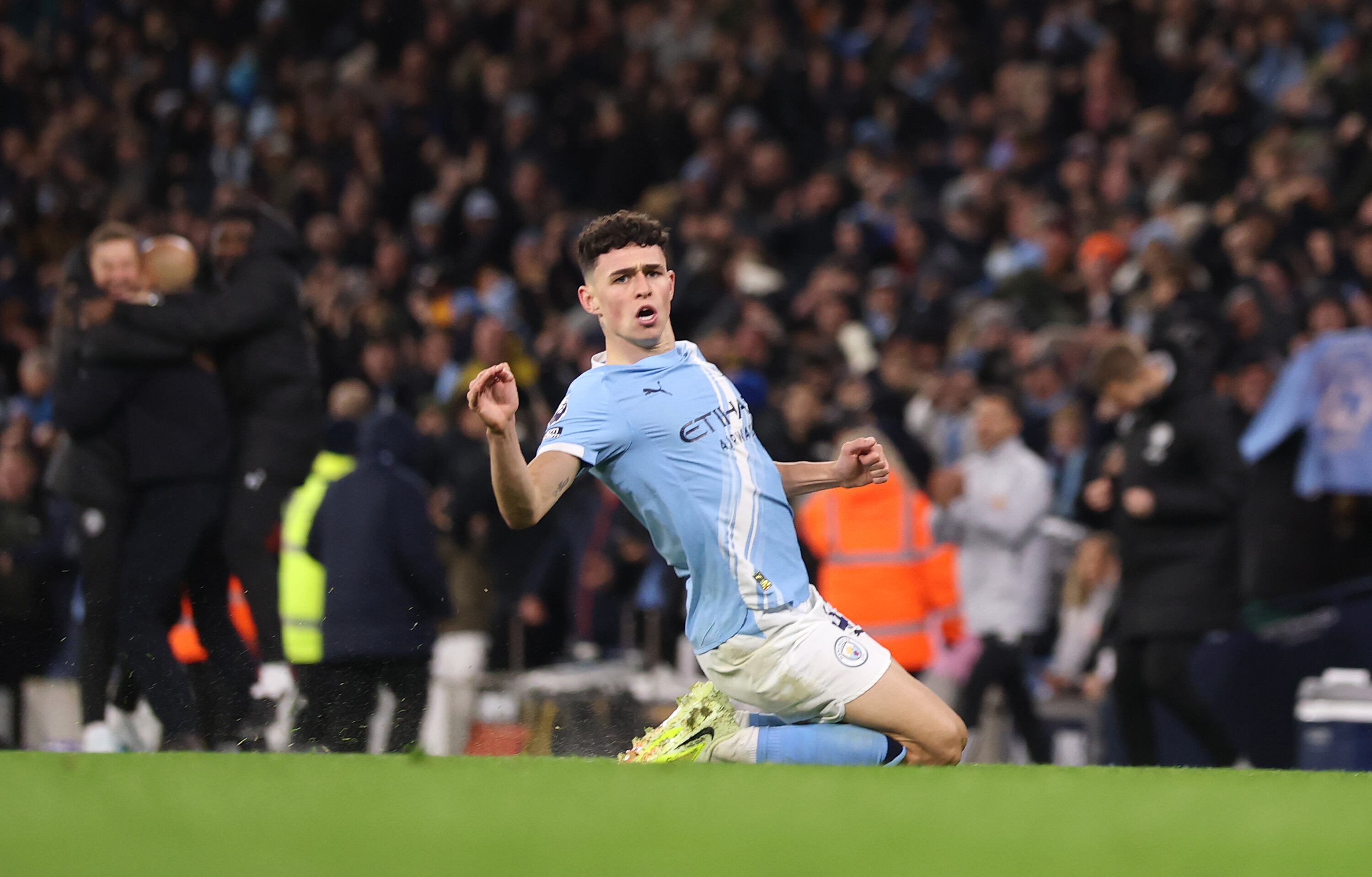 Phil Foden celebra su tercer gol con el Manchester City ante el Leeds United. FOTO: Carl Recine/Getty Images