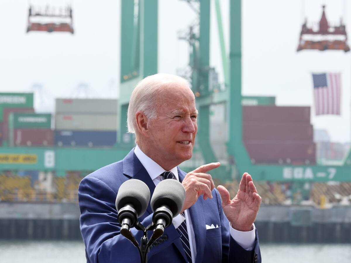 Biden critica a las petroleras y pide que bajen los precios de la gasolina