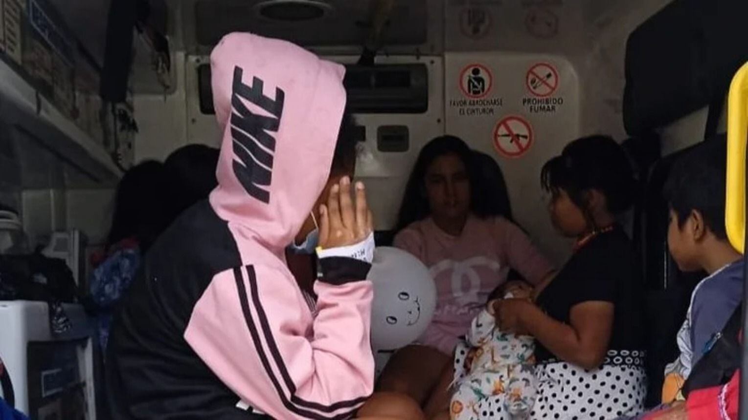 Por falta de vehículos médicos más de 10 personas se transportaba en una ambulancia / Foto: Suministrada comunidad