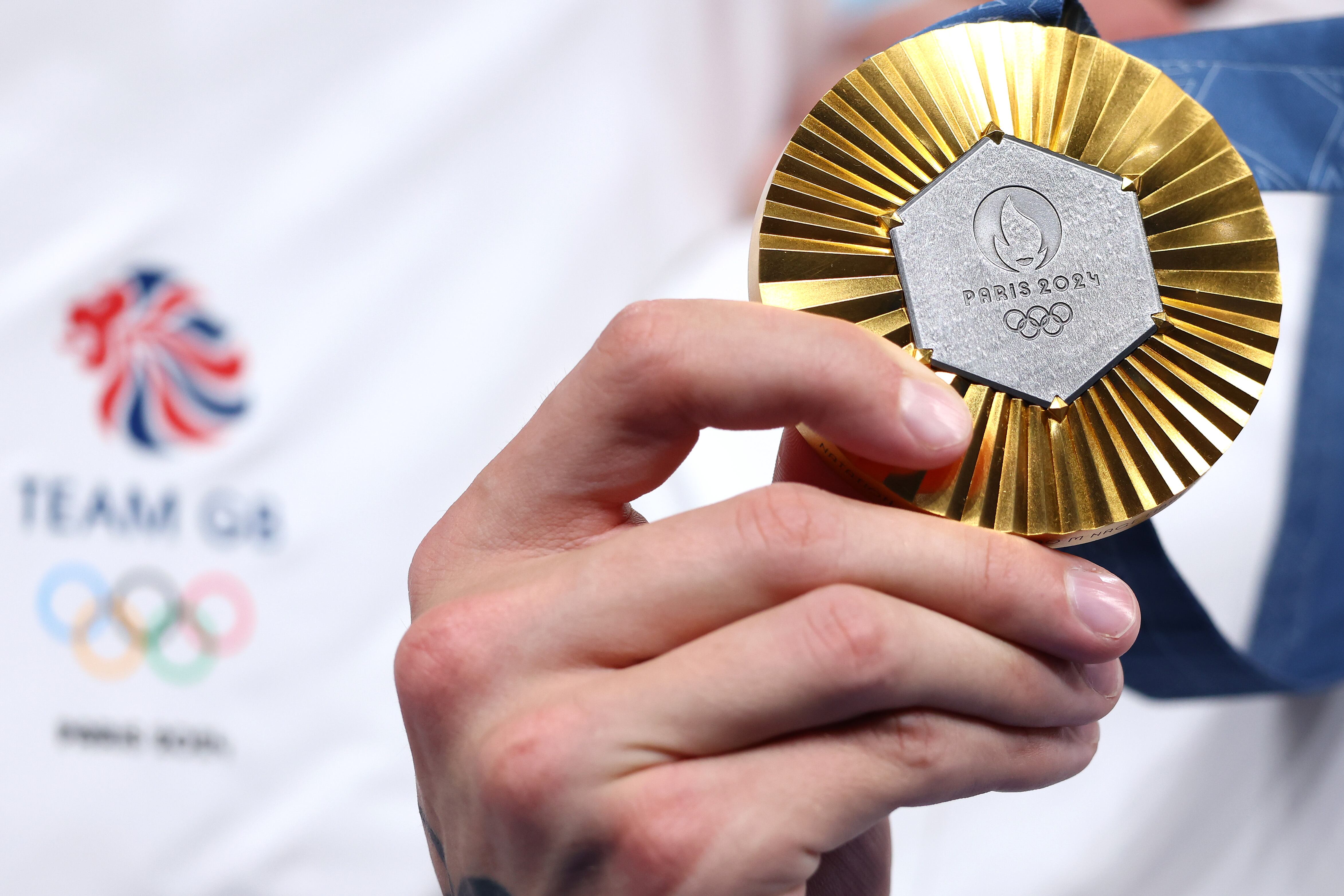 Medalla de oro ganada por el equipo de Reino Unido en Natación (GettyImages)
