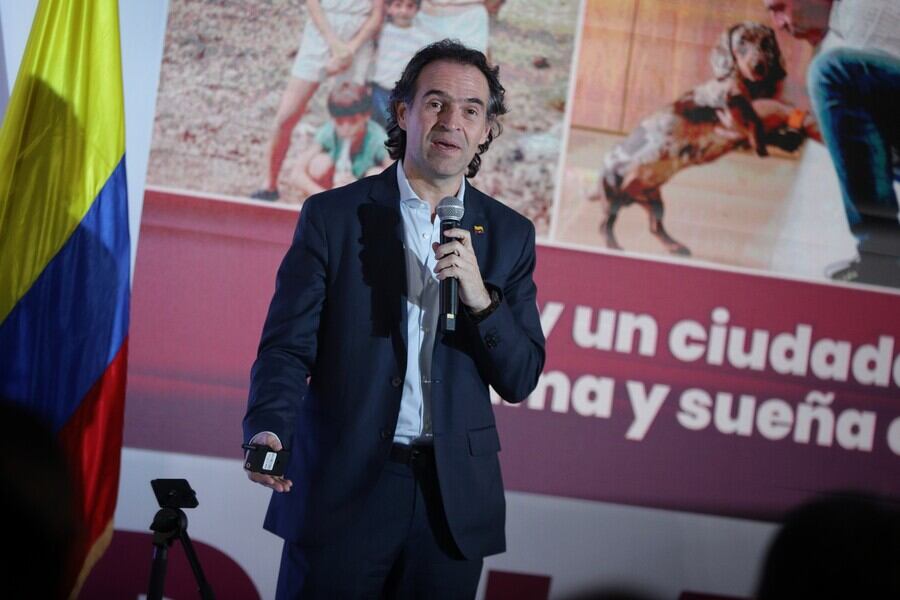 Federico Gutiérrez rechaza que caballos hayan sido pintados con aerosol en apoyo a su candidatura. Foto: Colprensa