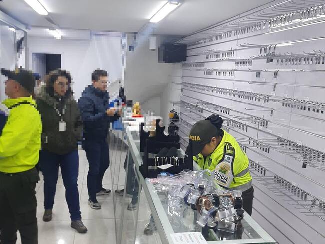 Dian aprehendió millonaria cifra en mercancía de contrabando tras operativo en Bogotá. Foto: Suministrada.