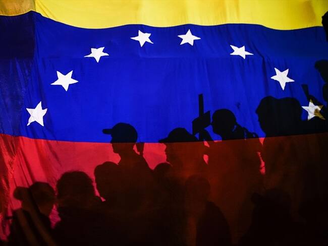 John Kerry apoya a Juan Guaidó en su autoproclamación como presidente de Venezuela