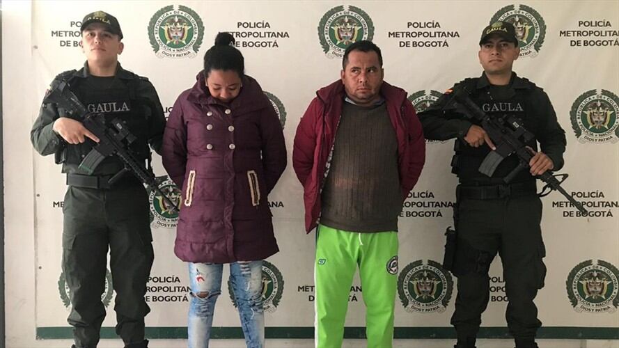 Junto a alias Lucho fue capturada su pareja sentimental, quien sería la encargada del cobro de extorsiones. Foto: Policía Nacional - Gaula