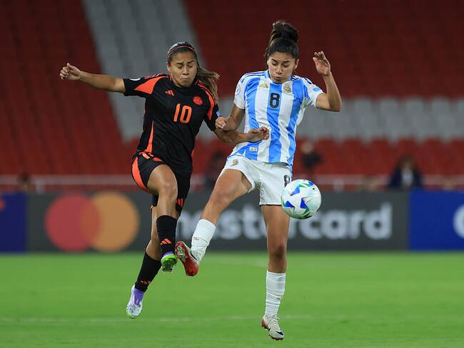 Daiana Falfan y Leicy Santos. (Photo by Franklin Jacome/Getty Images)