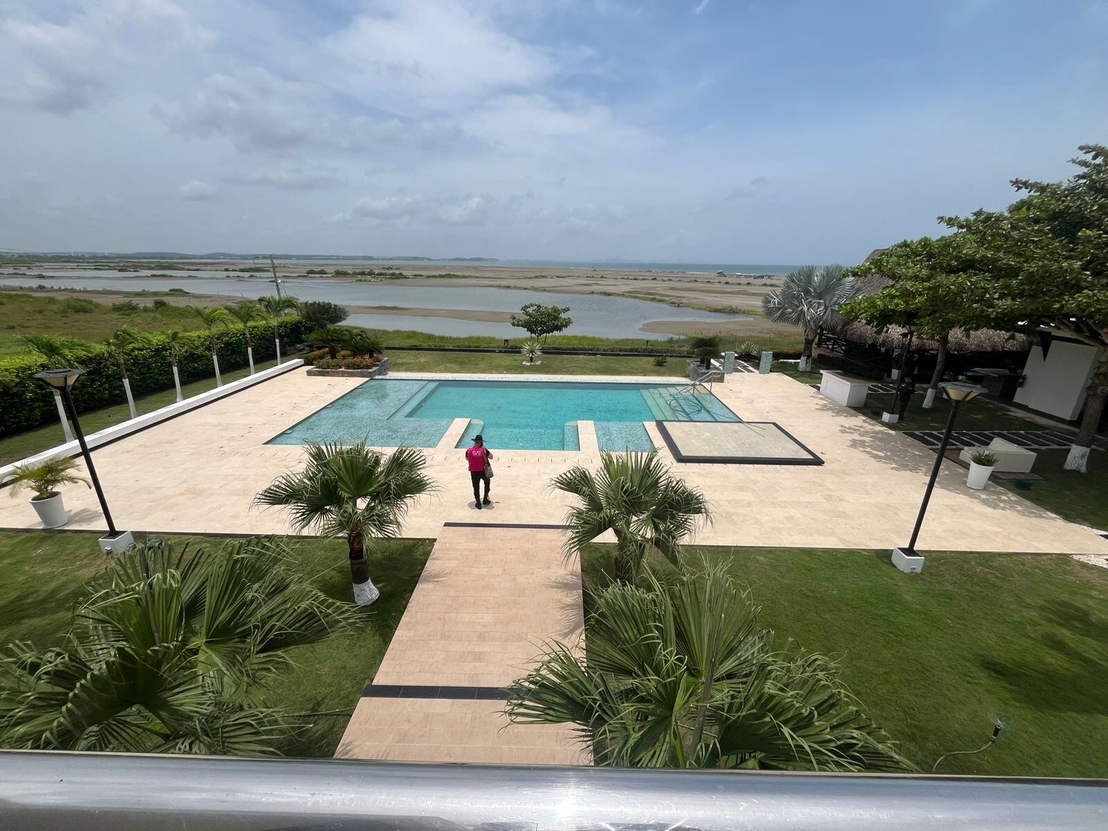 Ordenan desalojo de familiares de exnarco del Cartel de Sinaloa que vivían en lujosa casa de SAE