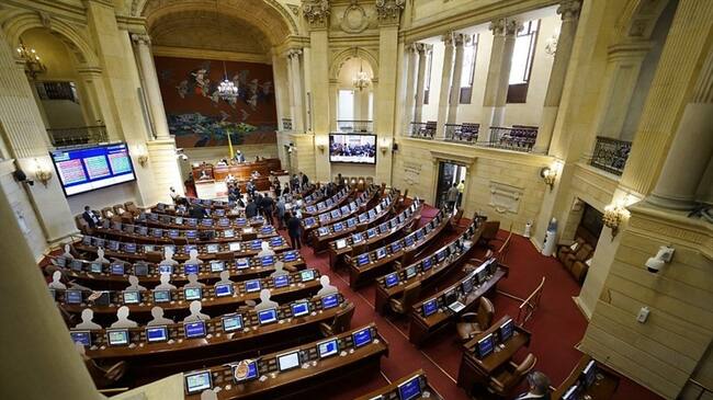 En el trámite del proyecto también se incluyó un polémico artículo que creaba nuevas curules en el Senado. Foto: Colprensa
