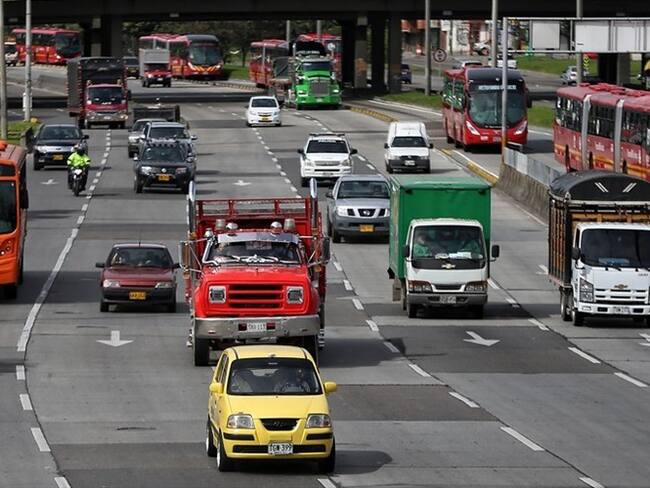 Algunos de esos documentos sobre la nueva licitación del Registro Único Nacional de Tránsito (RUNT) corresponden a versiones preliminares y datan de hace más de 12 meses. Foto: Colprensa