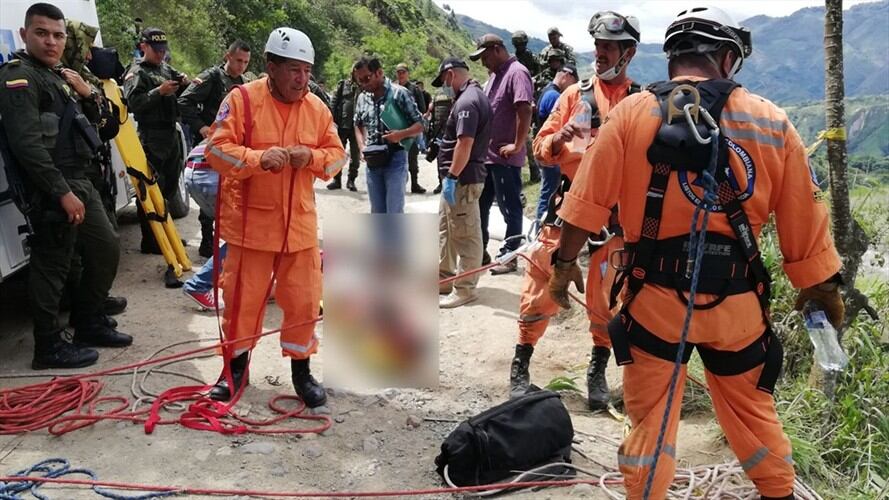 La Defensa Civil rescató el cuerpo sin vida de una de las dos víctimas de un asalto ejecutado por delincuentes en zona rural. Foto: Defensa Civil