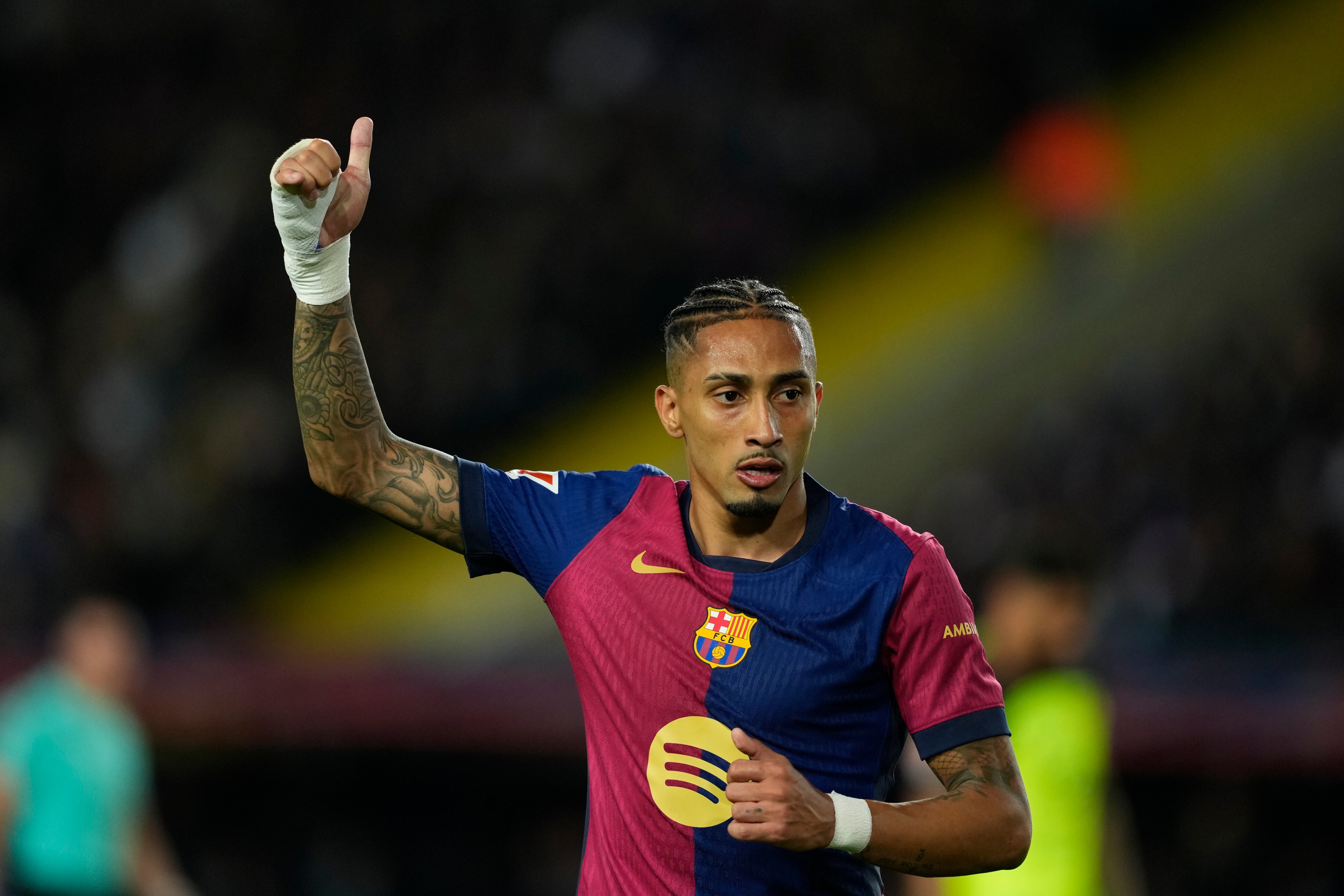 BARCELONA, 22/04/2025.- El delantero brasileño del FC Barcelona Raphinha durante el partido de la jornada 33 de LaLiga que FC Barcelona y RCD Mallorca disputan hoy martes en el Estadi Olímpic Lluís Companys, en Barcelona. EFE/Alejandro García