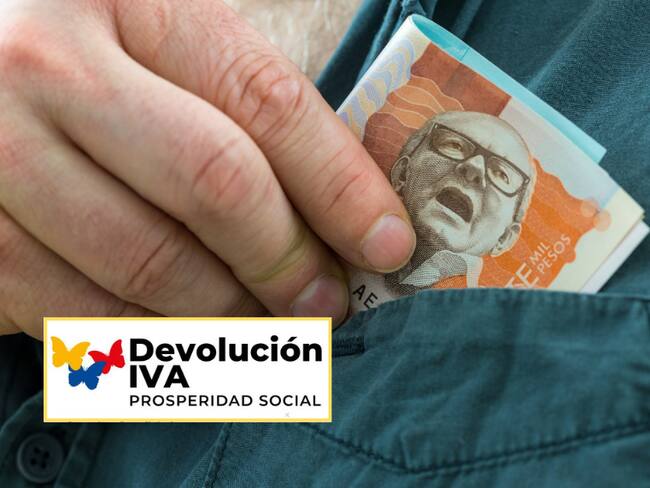 Hombre guardando dinero colombiano en su bolsillo. Foto: Getty Images.
