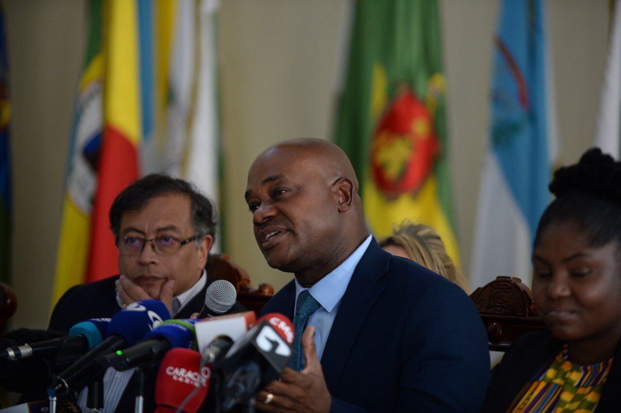 El excandidato a la Vicepresidencia de la República Luis Gilberto Murillo oficializó su apoyo a la campaña de Gustavo Petro y Francia Márquez / FOTO: Oficina Gustavo Petro.