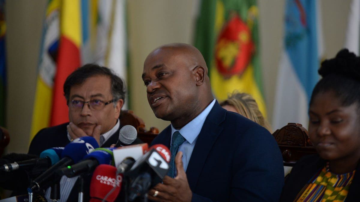 Exfórmula vicepresidencial de Fajardo, Luis Gilberto Murillo, se une a Gustavo Petro