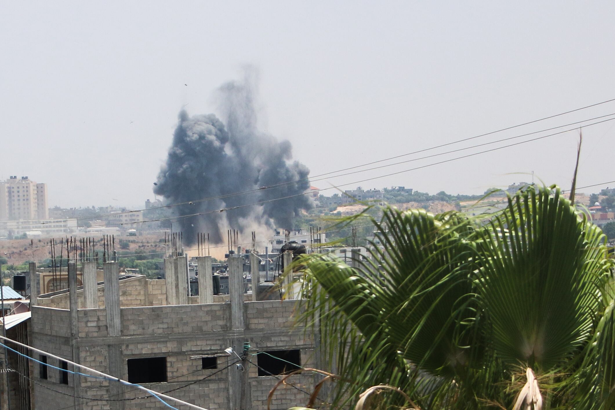Israel bombardea a Gaza. (photo by Monther Rasheed/Getty Images)