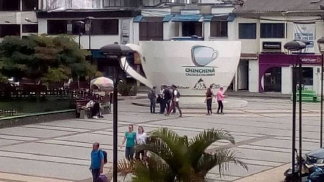 Ya restablecieron el servicio de agua en Chinchiná. Crédito: Óscar M. Ramírez.