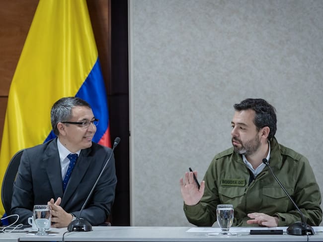 Ministro de Transporte, William Camargo y alcalde de Bogotá, Carlos Fernando Galán. Foto: Suministrada.