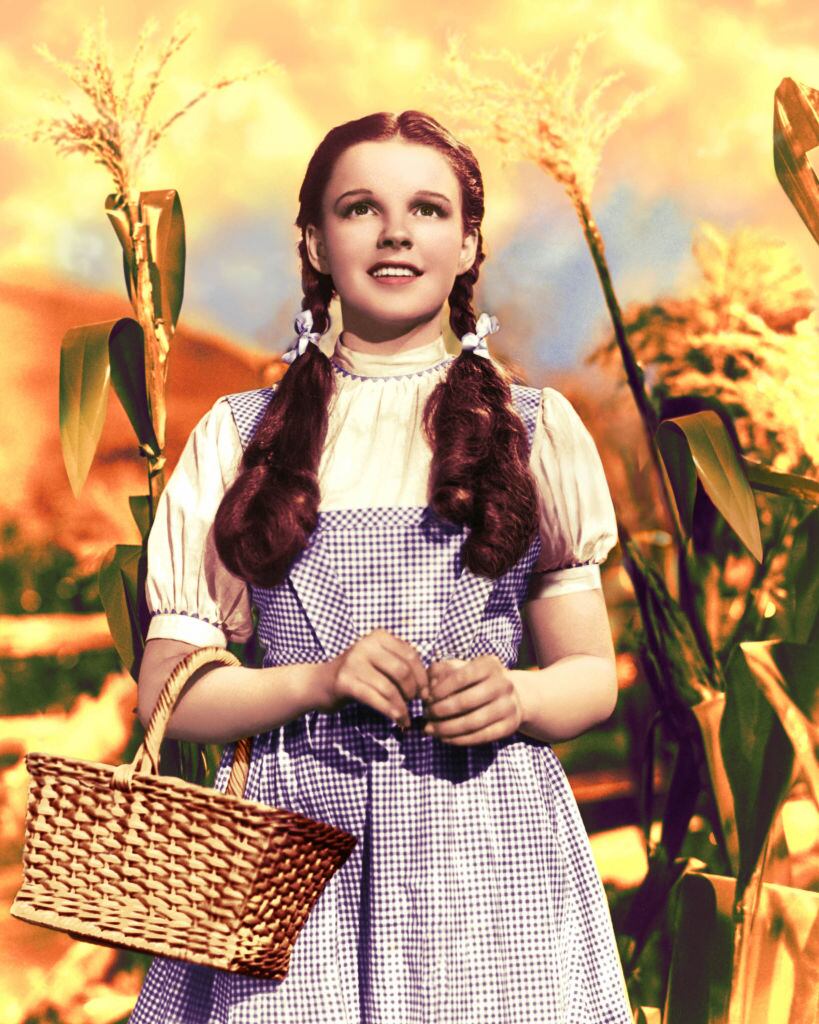 Judy Garland en ‘El mago de Oz’. Suspenden la subasta de su mítico vestido. Foto: GettyImages