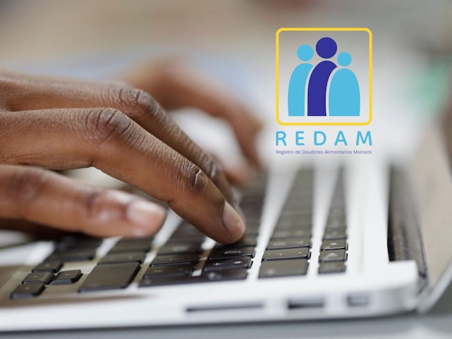 De fondo, las manos de una persona utilizando computador. Encima está el logo de REDAM / Fotos: GettyImages e Internet.