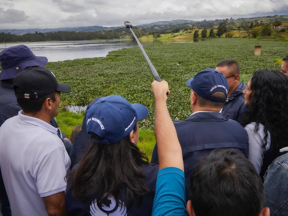 Defensoría pide acciones al Gobierno frente a contaminación en represa La Playa en Tuta