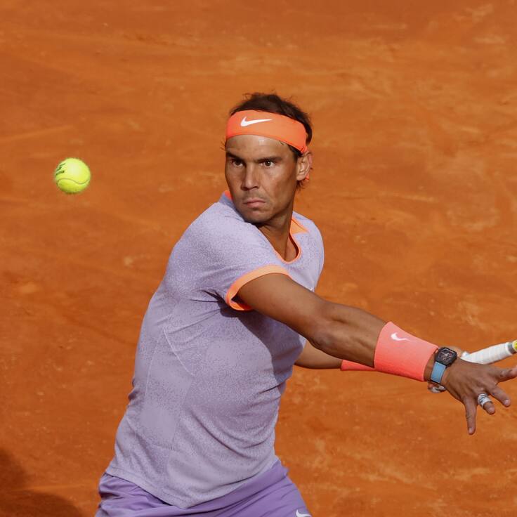 MADRID, 25/04/2024.- El tenista español Rafael Nadal devuelve la bola al estadounidense Darwin Blanch en el partido de este jueves del Mutua Madrid Open disputado en la Caja Mágica. EFE/Chema Moya