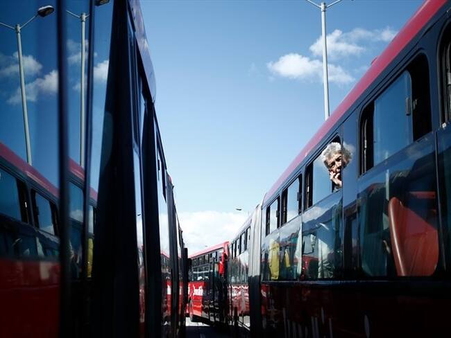 Los buses rojos pasaran de $2.000 a $2.200 y la de los buses del Sitp pasarán de $1.700 a $2.000. Foto: Colprensa