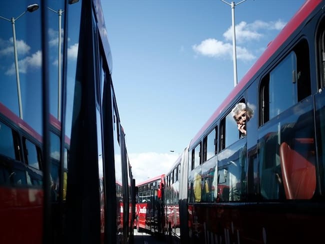 Los buses rojos pasaran de $2.000 a $2.200 y la de los buses del Sitp pasarán de $1.700 a $2.000. Foto: Colprensa
