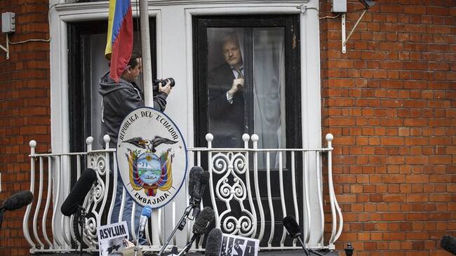 La fiscalía sueca anunció el cierre de la investigación de siete años contra el fundador de WikiLeaks, Julian Assange. Foto: Getty Images