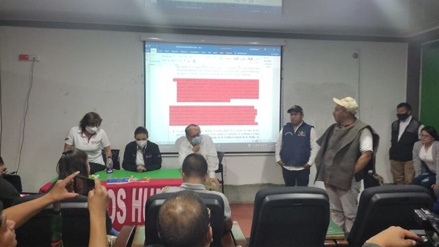 Inicialmente se había construido un documento, pero luego, la entidad presentó otra propuesta que no fue aceptada por las comunidades . Foto: Cortesía