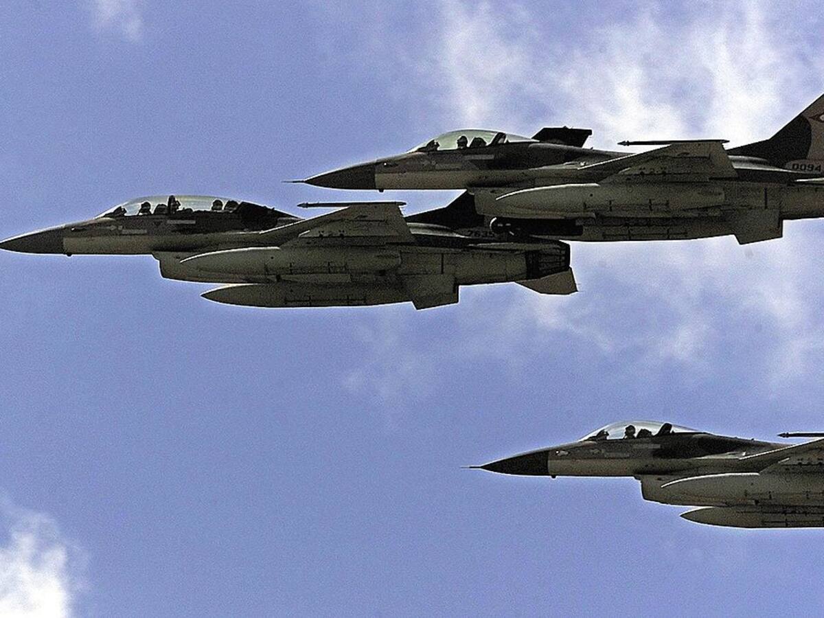 Eslovaquia fortalece su defensa aérea con dos aviones cazas F-16 de Estados Unidos