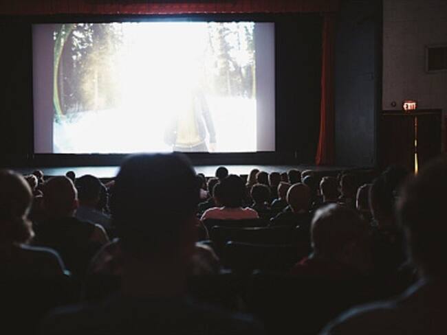 Del 3 al 7 de septiembre, las personas con discapacidad visual podrán disfrutar gratis de la proyección de películas con audiodescripción y talleres sobre cine.. Foto: Getty Images