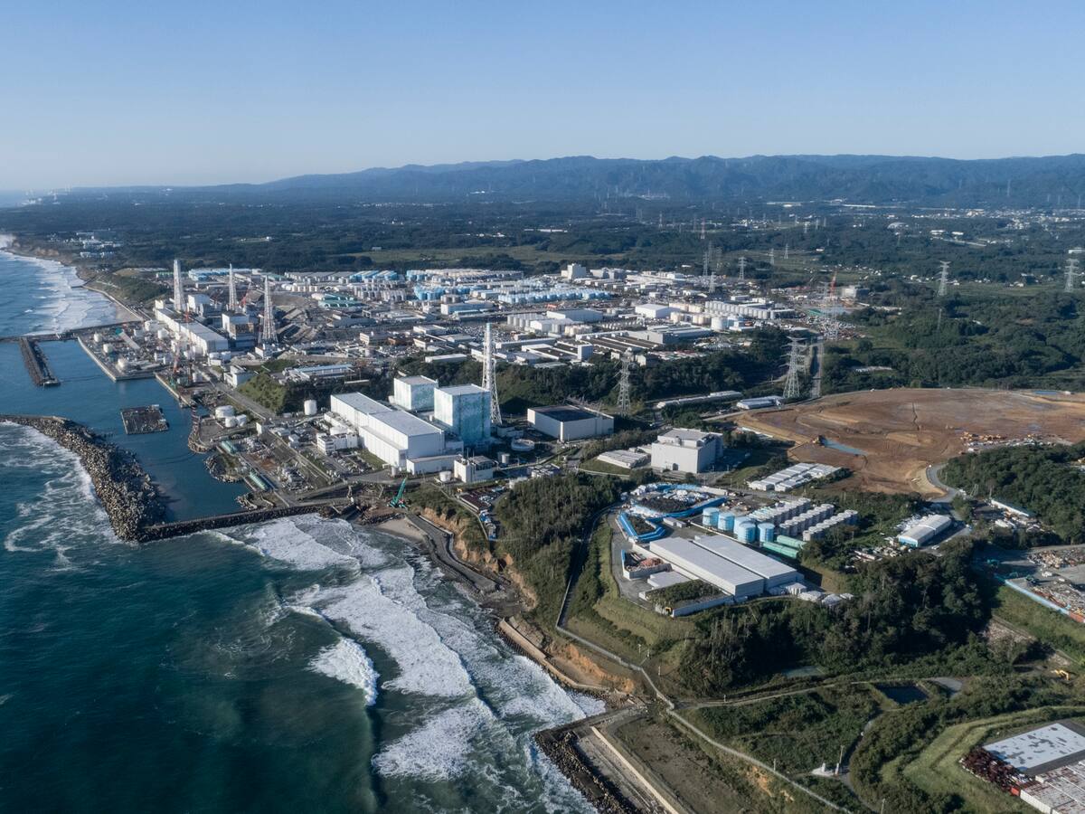 Japón prevé verter al mar agua tratada de la central nuclear de Fukushima