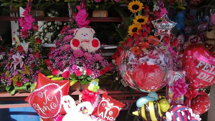 Según cifras de Fenalco, sólo el 11% de los colombianos considera regalar flores para esta fecha.. Foto: W Radio