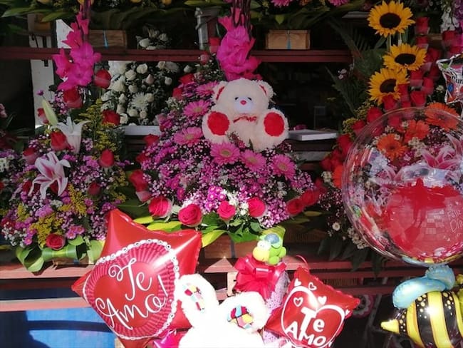 Según cifras de Fenalco, sólo el 11% de los colombianos considera regalar flores para esta fecha.. Foto: W Radio