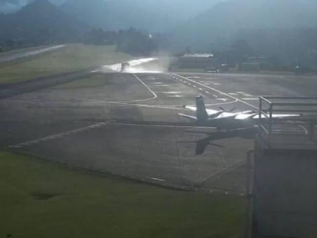 Reabren Aeropuerto de Manizales por aparente caída de ceniza. Crédito: Aeropuerto La Nubia de Manizales
