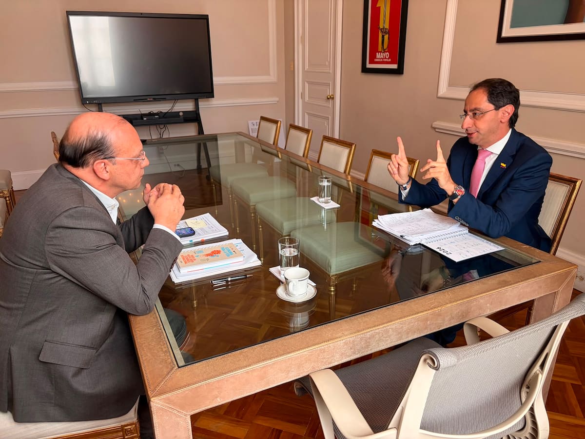 Restrepo pide al Gobierno Petro no radicar la reforma tributaria y priorizar un empalme transparente