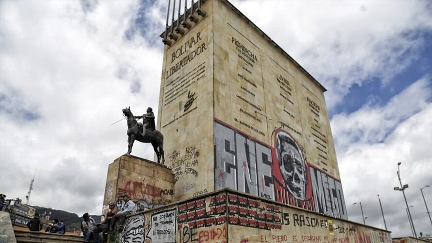 Distrito buscará conservar grafitis pintados en el monumento a Los Héroes durante el paro nacional. Foto: Colprensa