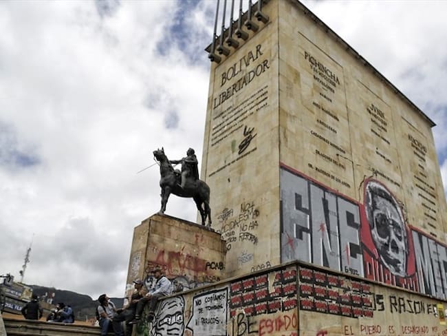 Distrito buscará conservar grafitis pintados en el monumento a Los Héroes durante el paro nacional. Foto: Colprensa